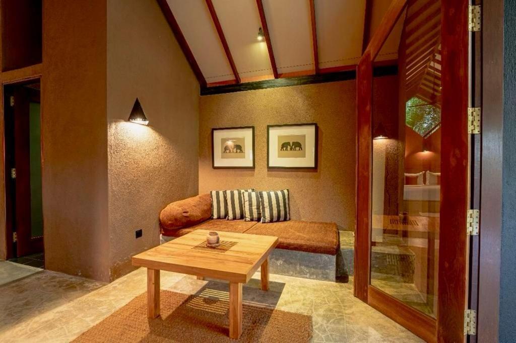 Nisala Villas ヒッカドゥワ エクステリア 写真