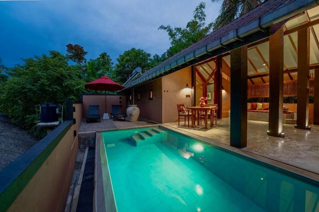 Nisala Villas ヒッカドゥワ エクステリア 写真