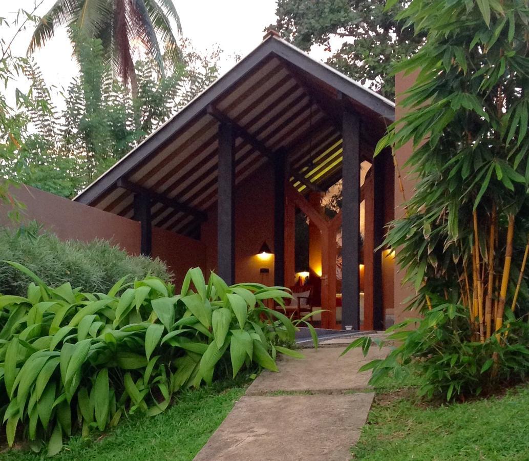 Nisala Villas ヒッカドゥワ エクステリア 写真